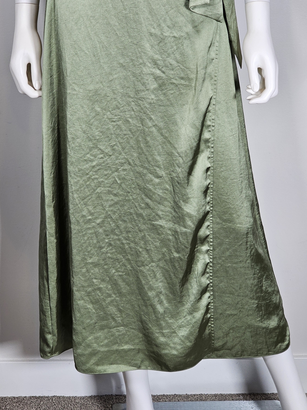 Little Moon Aritzia Olive Satin Wrap Midi Dress with Puff Sleeves Sz M - Picture 3 of 10